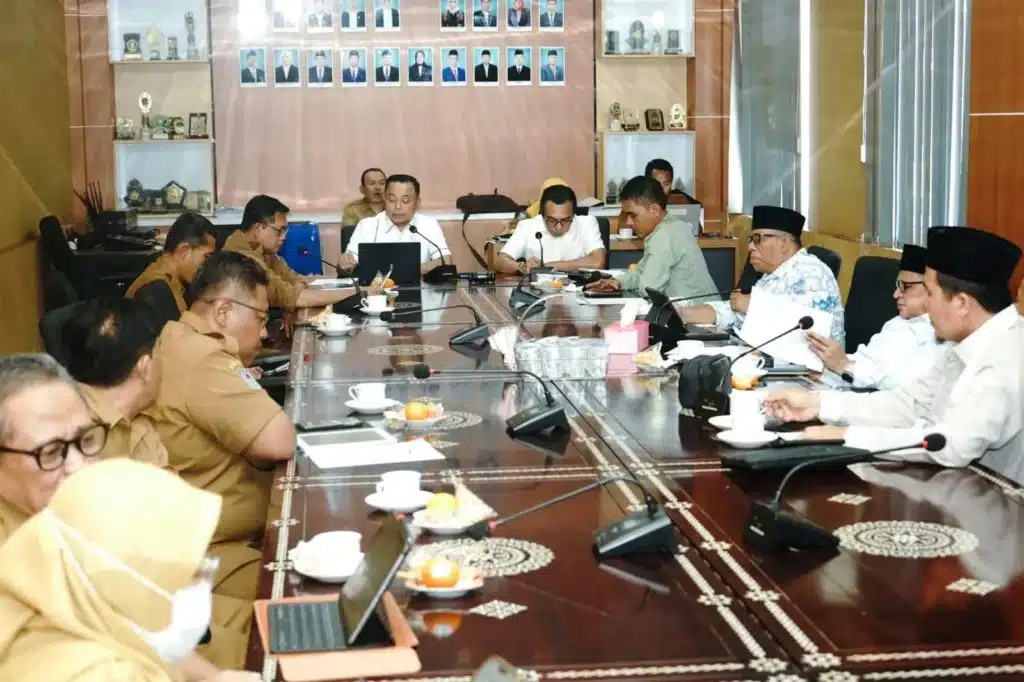 Dokumentasi Rapat Dengar Pendapat Pansus II DPRD Loteng bersama Dinas Terkait (Sumber: Facebook Ahmad SH)