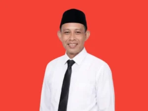 Bakal Calon Kepala Desa Aik Darek, Badrun Azhari, S.Pd., bersama cetak biru visi misinya yang mengusung prinsip Maju, Aman, dan Transparan.