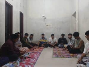 Bakal Calon Kepala Desa Pagutan, Yusuf Hamdani, tengah menggelar musyawarah dan menyerap aspirasi bersama kalangan pemuda dan tokoh masyarakat setempat.