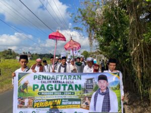 Momen lautan massa dan tokoh masyarakat mengiringi langkah Yusuf Hamdani mendaftar sebagai Calon Kepala Desa Pagutan dengan membawa spanduk Gerakan Perubahan.