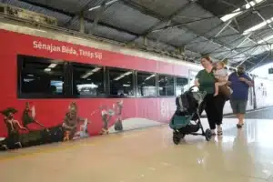 Ornamen dan hiasan bertema kemerdekaan di Daop 2 Bandung